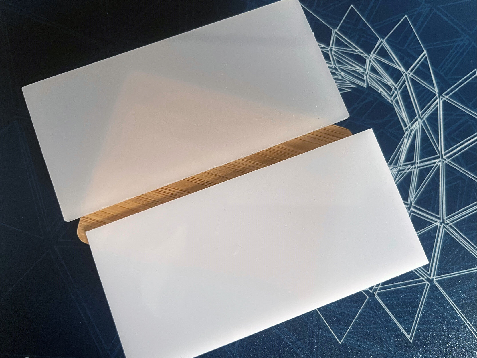 Afgeprijsd - Polycarbonaat wit opaal LT30% Makrolon (2130) UV 2050 mm x 3050 mm 4 mm