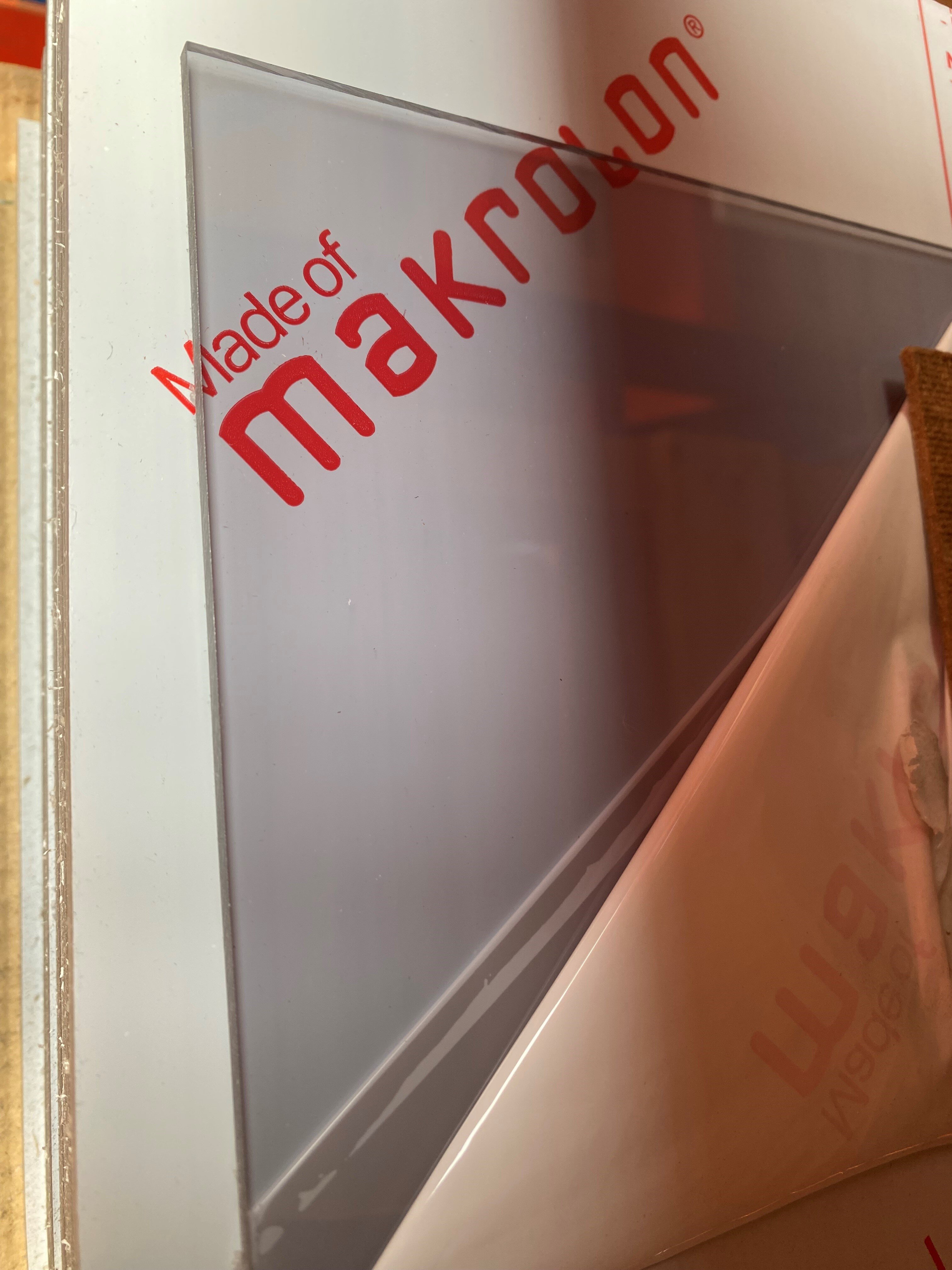 Afgeprijsd - Polycarbonaat transparant Makrolon (2760) Grijs UV 2050 mm x 3050 mm 3 mm